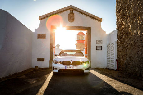 BMW 330e : la Série 3 hybride rechargeable se dévoile BMW 330e : la Série 3 hybride rechargeable se dévoile
